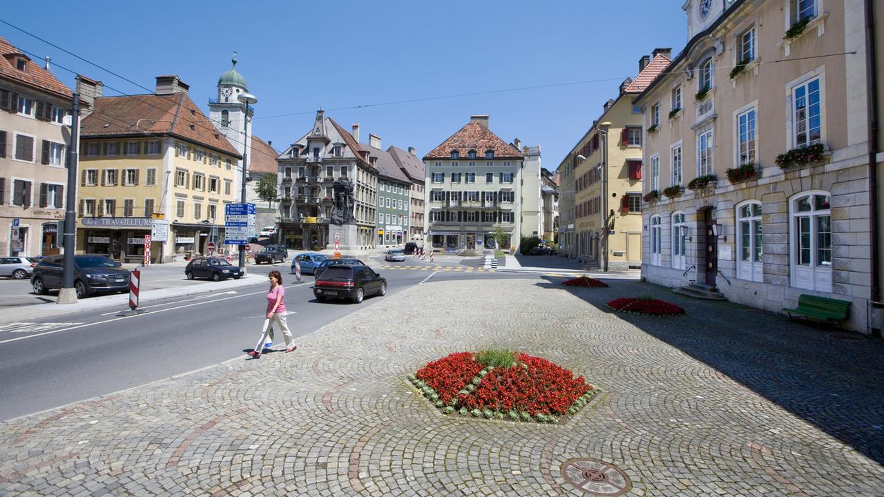 La place de l'Hôtel-de-Ville de La Chaux-de-Fonds. [Keystone - Martin Ruetschi]