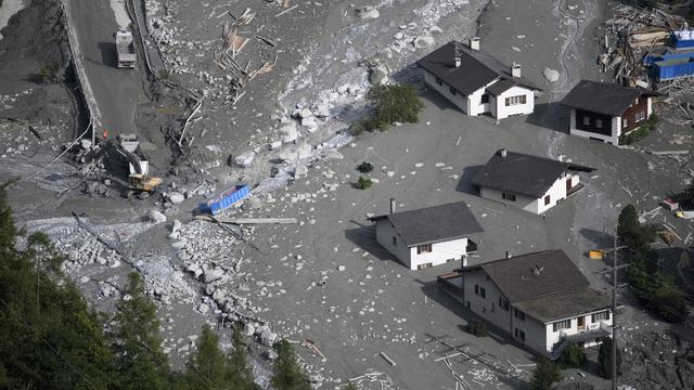 Le village de Bondo (GR) et les hameaux voisins vont être remis en état par étapes après l'éboulement du Piz Cengalo du 23 août 2017. [Keystone - Gian Ehrenzeller]