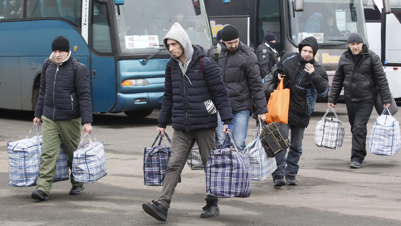 L'échange de prisonniers entre Kiev et les séparatistes. [EPA/Keystone - Valeri Kvit]