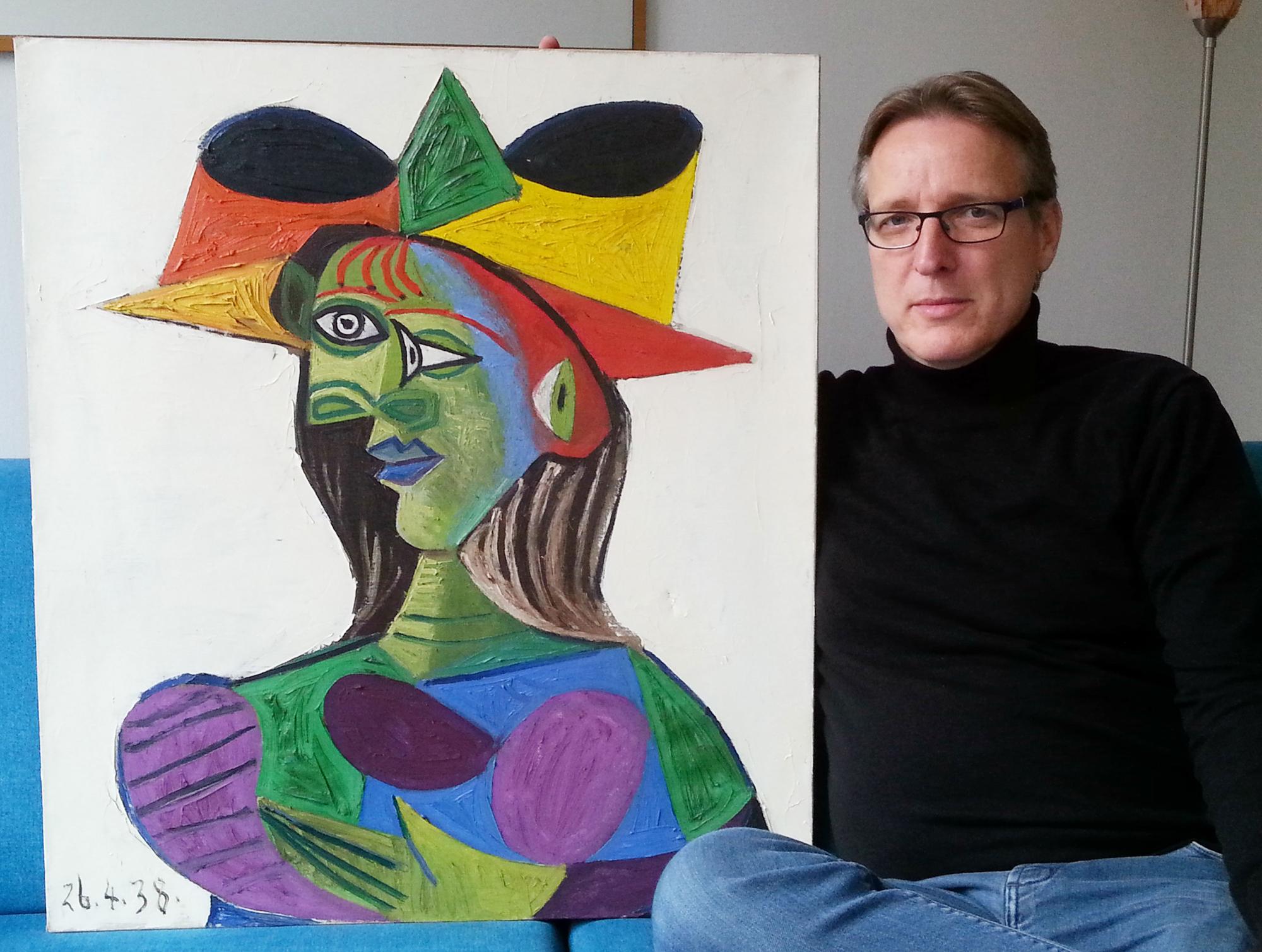 Arthur Brand, expert d'art néerlandais et le tableau de Picasso "Buste de Femme (Dora Maar)". [AFP - Stringer]