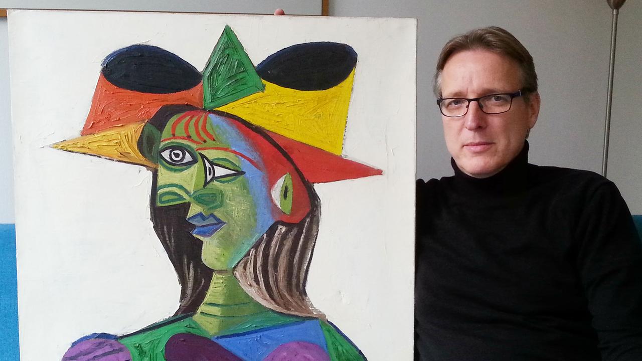 Arthur Brand, expert d'art néerlandais et le tableau de Picasso "Buste de Femme (Dora Maar)". [AFP - Stringer]