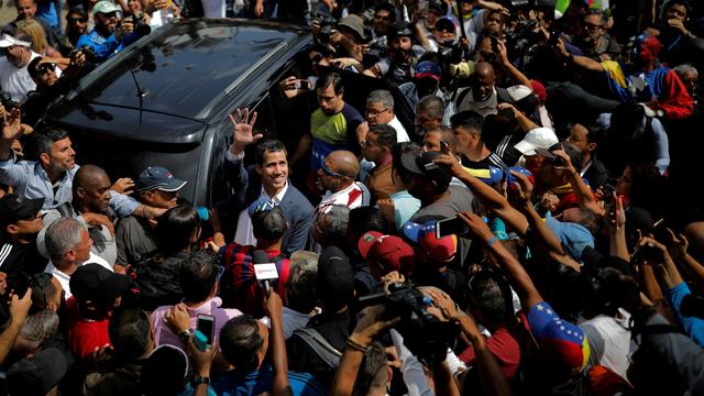 Au Venezuela, Juan Guaido qui s'est autoproclamé président, pourrait bien être reconnu lundi par plusieurs pays européens après le rejet par Nicolas Maduro de l'ultimatum qu'ils avaient lancé. [Carlos Barria]