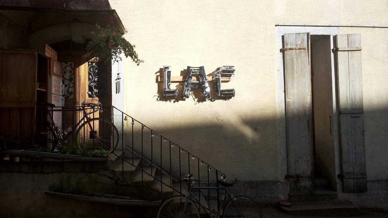 L'entrée du LAC (Laboratoire Autogéré de Création) de La Chaux-de-Fonds. [lac-cdf.ch]