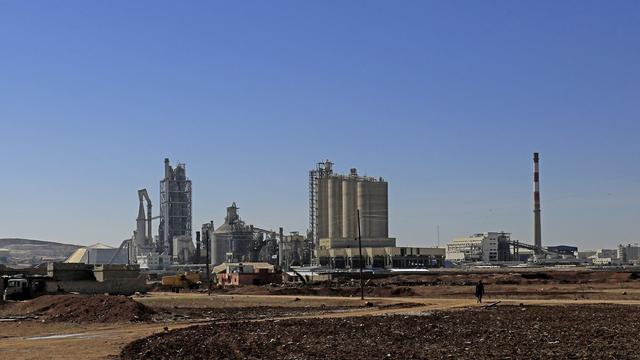 L'usine Lafarge de Jalabyia en Syrie. [AFP - Delil souleiman]