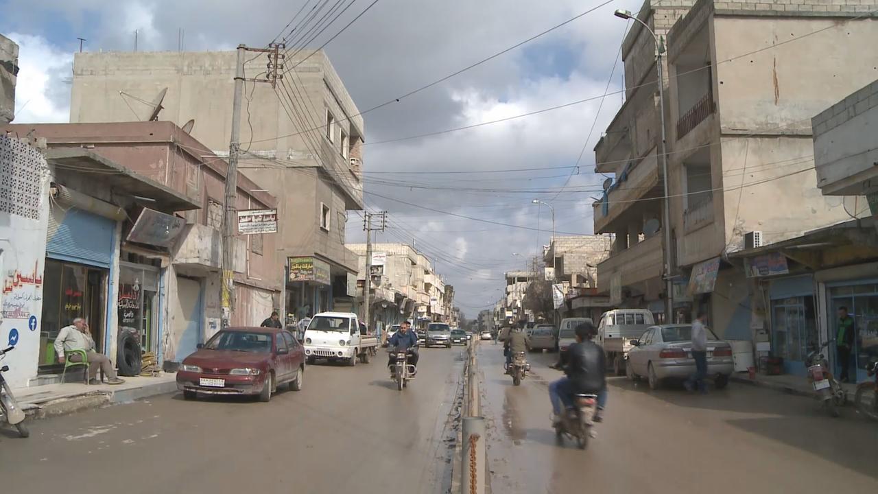 La vie reprend ses droits dans les rues de Kobané, après 8 ans de guerre. [RTS]