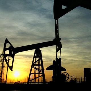 La production saoudienne de pétrole divisée par deux suite aux attaques des rebelles yéménites. [Reuters - David Mdzinarishvili]