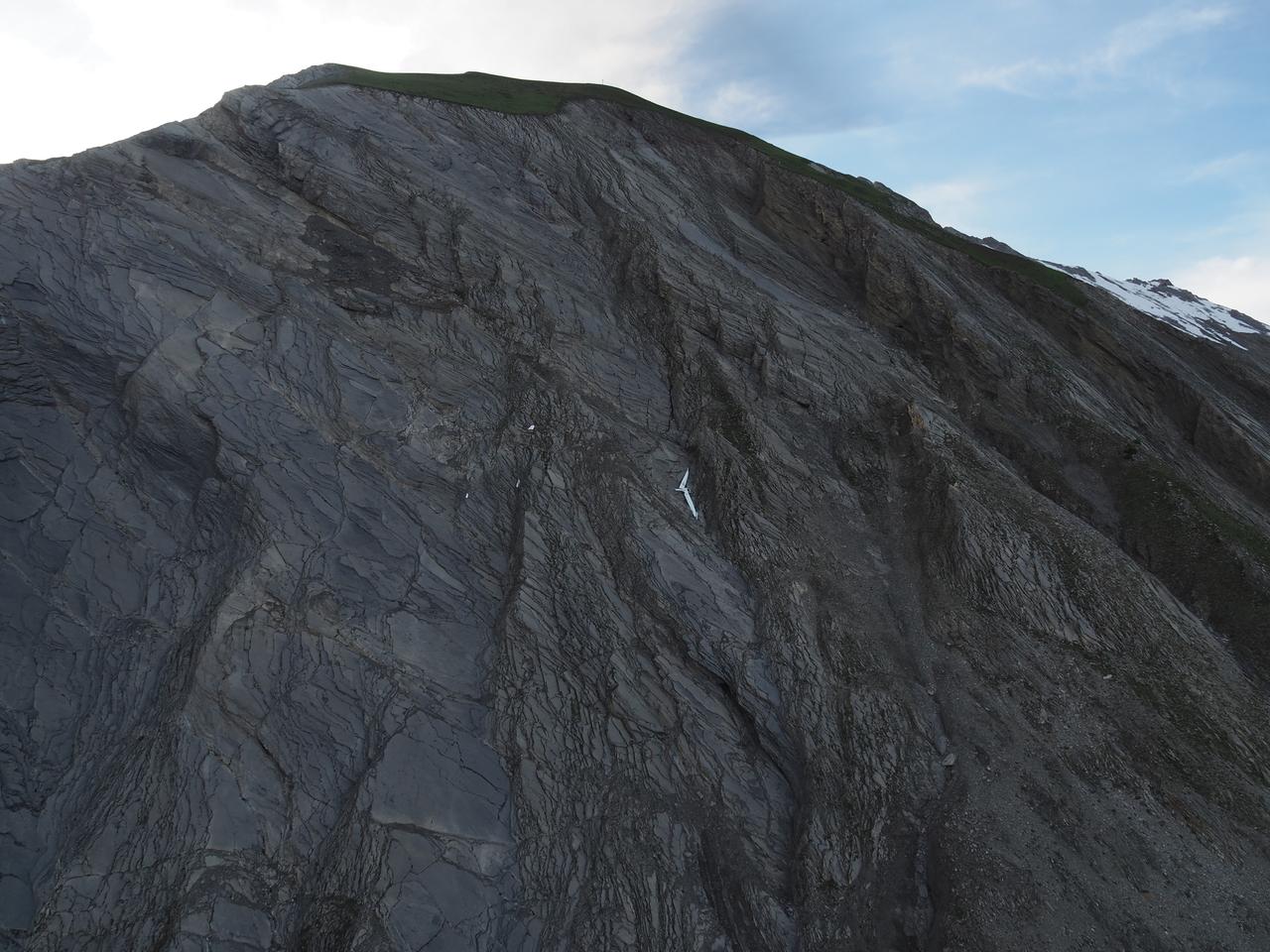 Le planeur s'est écrasé sur le flanc d'une montagne, dans la région du Sex noir. [Police cantonale valaisanne]