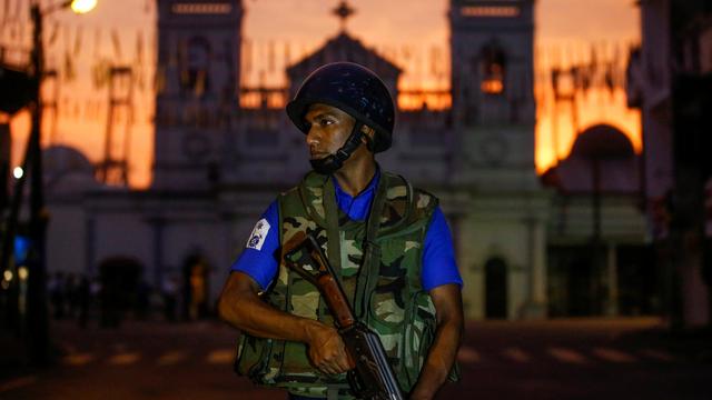 Les forces de sécurité srilankaises ont lancé un assaut contre des djihadistes présumés. [Reuters - Thomas Peter]