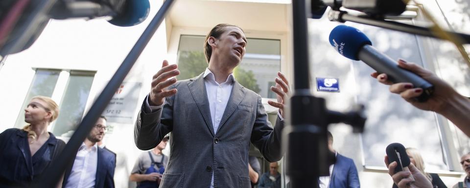 Sébastian Kurz devant la presse. [Keystone - Christian Bruna]