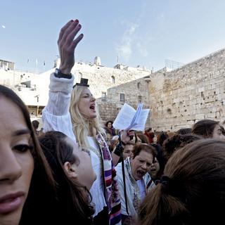 Des centaines de militantes juives, membres du groupe "Les femmes du mur", ont été violemment bousculées devant le mur des Lamentations par des ultraorthodoxes. [APF - Gali Tibbon]