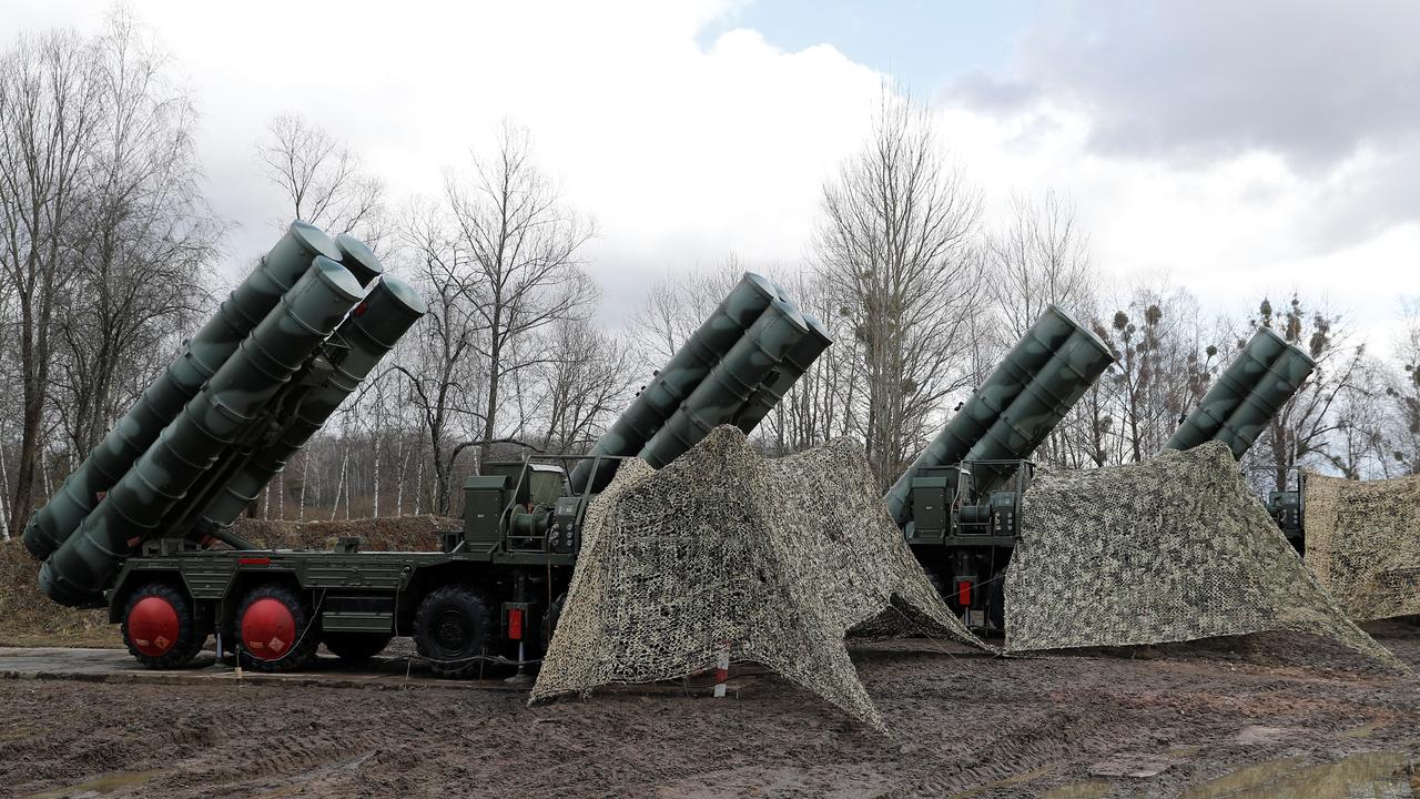Une batterie de missiles sol-air S-400 déployée près de Kaliningrad en Russie. [Reuters - Vitaly Nevar]