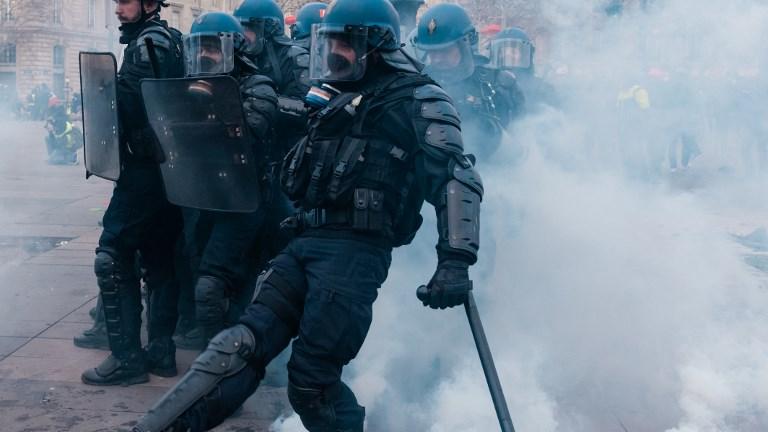 Des gendarmes lors d'une manifestation des "gilets jaunes" à Paris. [AFP - Karine Pierre / Hans Lucas]
