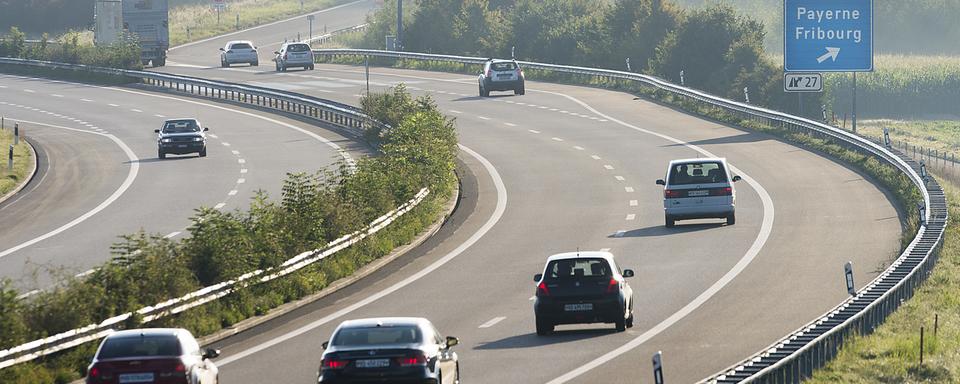 Près de 20% des routes nationales pourraient être surchargées d'ici 20 ans sans l'entretien et la construction de routes. [Keystone - Anthony Anex]