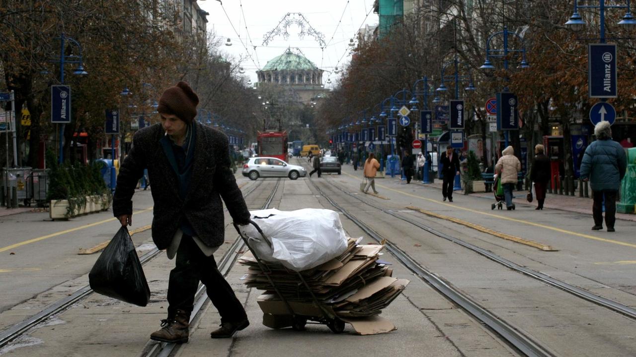 Sans-abri dans une rue de Sofia, en Bulgarie. [AP/Keystone - Petar Petrov]