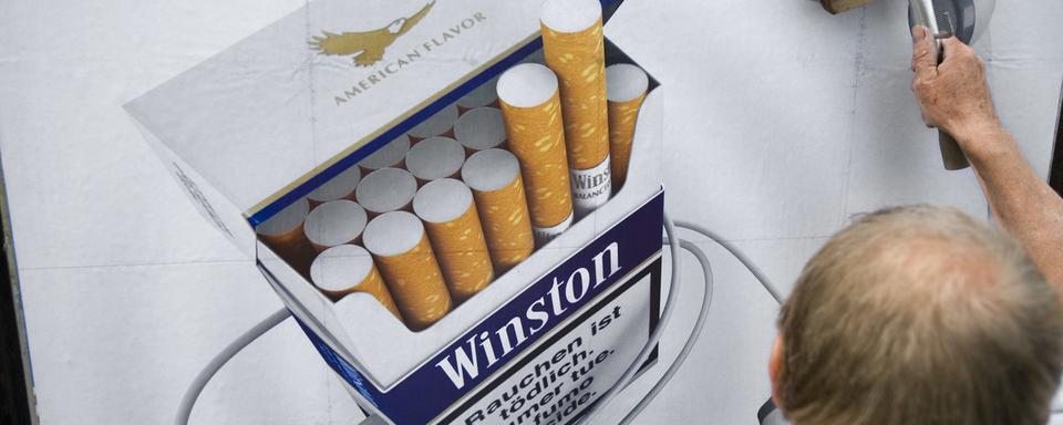 Faut-il interdire la publicité pour le tabac? [Keystone - Gaetan Bally)]