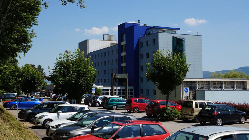 La disparition à terme des urgences à l'hôpital de Porrentruy est inéluctable. [RTS - Gaël Klein]