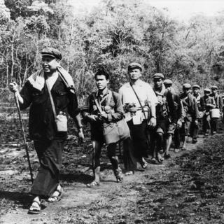Les Khmers rouges et leur leader Pol Pot, en 1996. [AP Photo/Keystone - Kyodo/str]