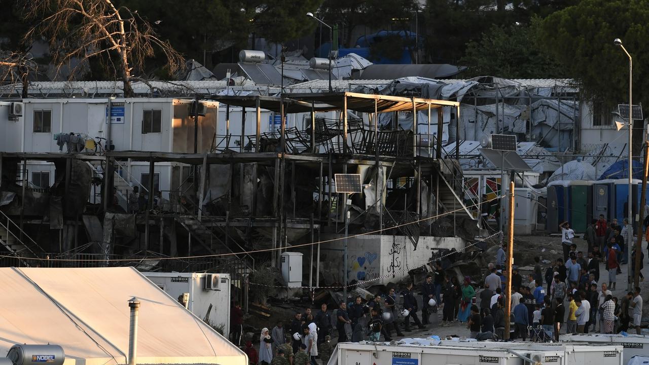 Un incendie a touché le camp de réfugiés de Lesbos, en Grèce. [Keystone - AP Photo/Michael Varaklas]