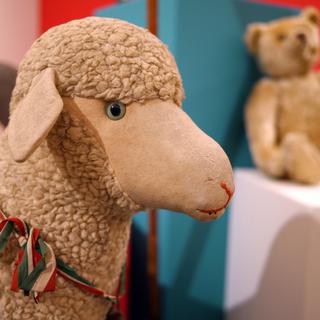 Un mouton de l'exposition "N'oublie pas mon petit soulier" au Château de Gruyères. [Copyright Château de Gruyères]