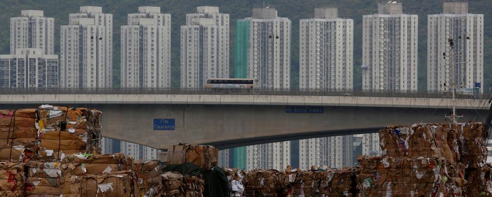 Des tonnes d'ordures exportées de Hong Kong vers la Chine. [Reuters - Bobby Yip]