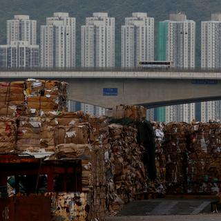 Des tonnes d'ordures exportées de Hong Kong vers la Chine. [Reuters - Bobby Yip]