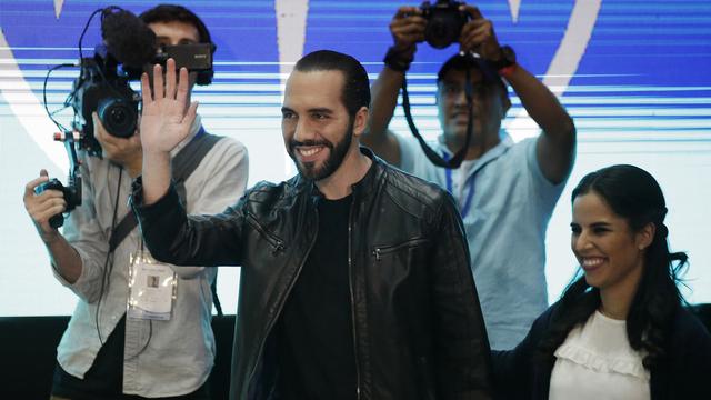 Nayib Bukele, président du Salvador, avec sa femme Gabriela. [Keystone - Moises Castillo/AP]