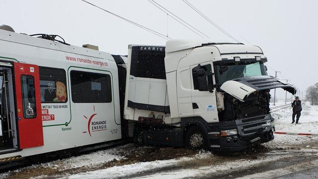 Le LEB est entré en collision avec un semi-remorque. [RTS - Carole Pantet]