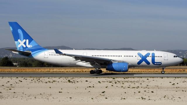 Un des cinq Airbus A330 qui font partie de la flotte d'XL Airways, photographié à Faro (Portugal) en octobre 2011. [CC BY-SA 3.0 - Pedro Aragão]