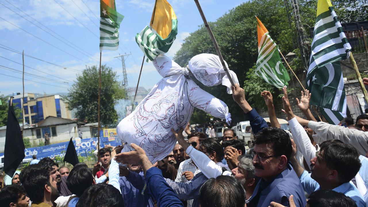 Une manifestation contre les responsables indiens à Muzaffarabad, la capitale du Cachemire pakistanais. [AP Photo - M.D Mughal]