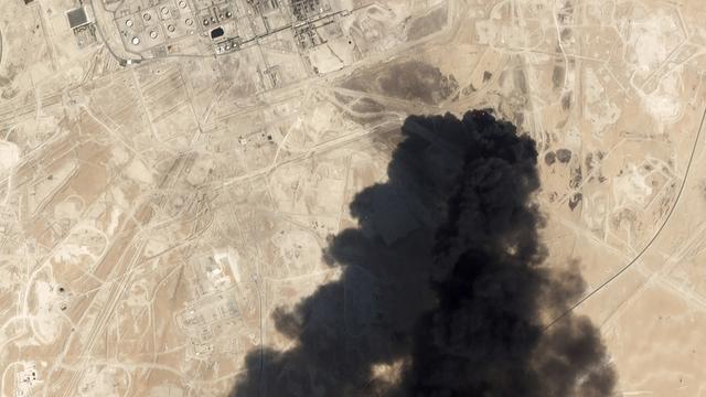 Image satellite montrant un épais nuage de fumée provenant de la raffinerie d'Abqaiq, après l'attaque de drones, le 14 septembre 2019. [Planet Labs Inc via AP]