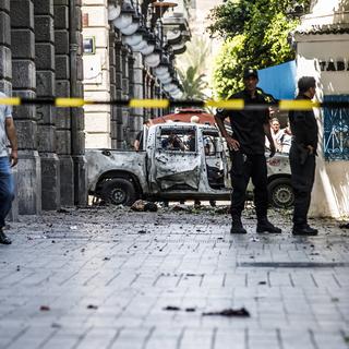 Un double attentat visant la police a fait au moins un mort et huit blessés à Tunis. [EPA]