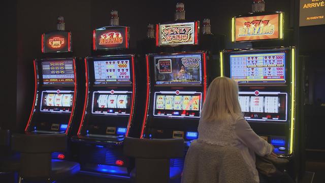 Des machines à sous au casino de Crans-Montana. [RTS]