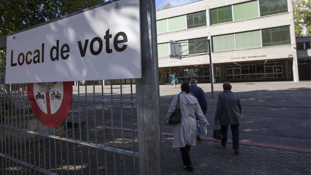 La moitié des bureaux de vote genevois ont vu leur résultat modifié après recomptage. [Keystone - Salvatore Di Nolfi]