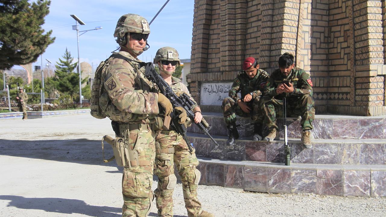 Les forces américaines et afghanes ont tué davantage de civils que les talibans et autres groupes insurgés. [Keystone - Sayed Mustafa]