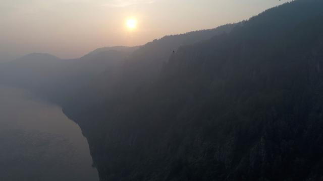 Les fumées des incendies recouvrent de vastes territoires de la taïga sibérienne. [Reuters - Ilya Naymushin]