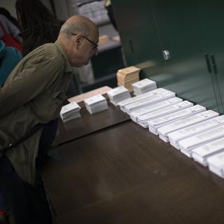 Des élections législatives anticipées ont lieu dimanche en Espagne. [KEYSTONE/AP PHOTO - Emilio Morenatti]