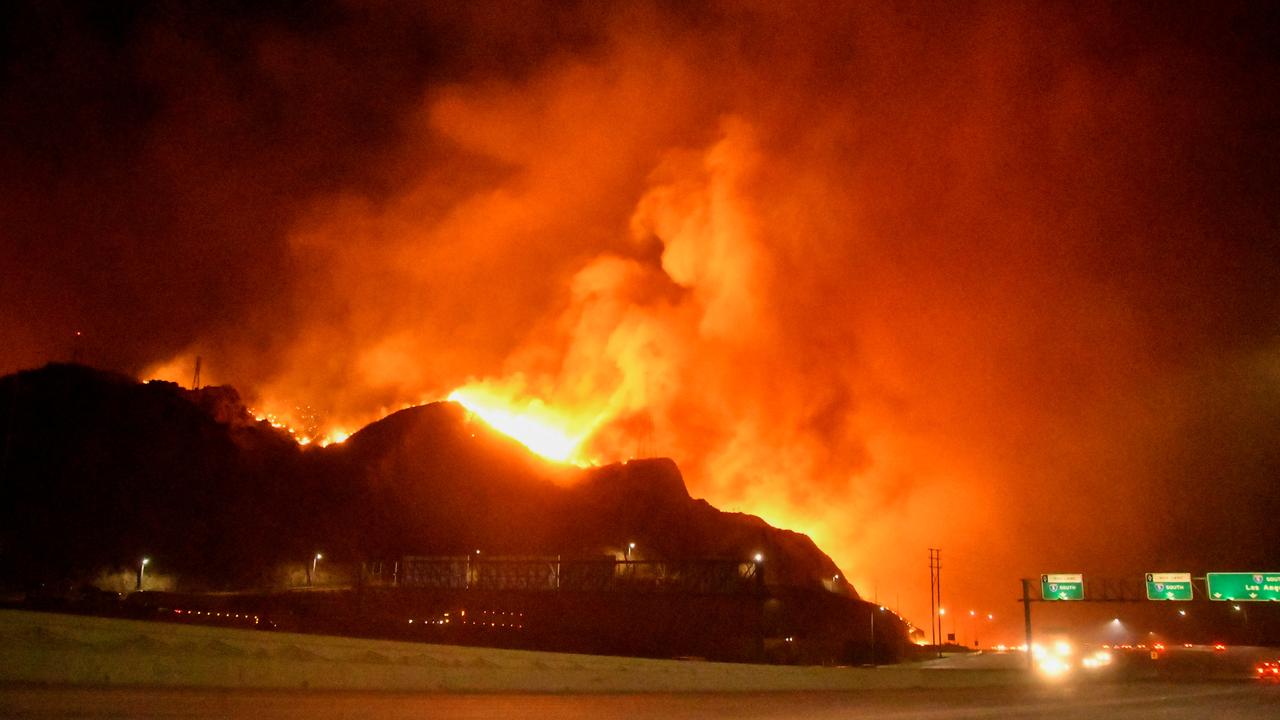 Un feu au nord de Los Angeles a déjà dévasté près de 2000 hectares. [Reuters - Gene Blevins]