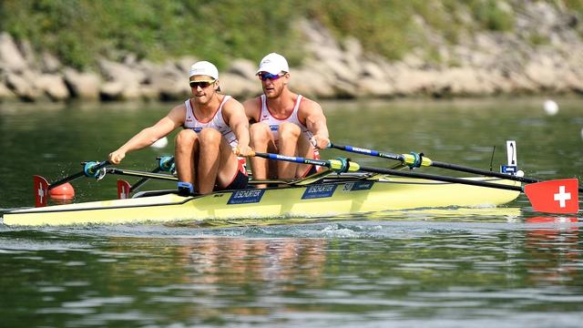 Roman Röösli et Barnabé Delarze disputeront la finale du deux de couple dimanche. [Keystone - Helmut Fohrjinger]