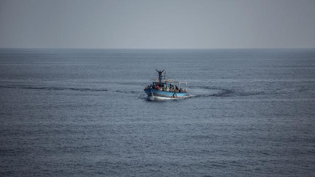 Plus de 80 migrants portés disparus après un naufrage au large de la Tunisie. [AP/Keystone - Olmo Calvo]