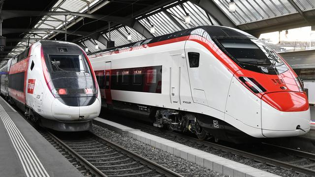 Les CFF et leurs partenaires européens, l'allemand Deutsche Bahn (DB), le français SNCF et l'italien Trenitalia ont présenté leurs nouveaux trains à Zurich. [Keystone - Walter Bieri]
