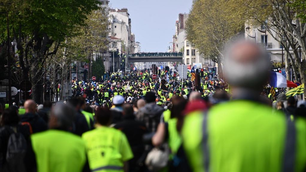 Des milliers de manifestants lors de l'épisode 21 des "gilets jaunes" à Paris. [AFP - Anne-Christine Poujoulat]