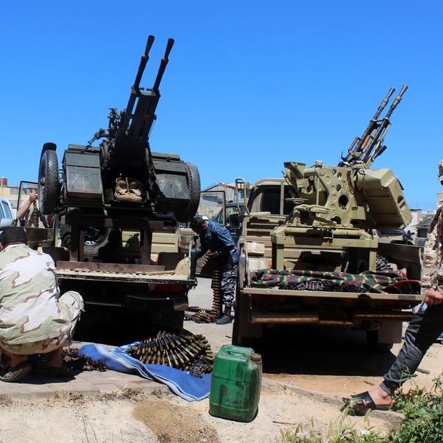 Miliciens de Misrata venus en soutien au GNA, à proximité de la ligne de front en banlieue de Tripoli. [EPA/Keystone - Stringer]