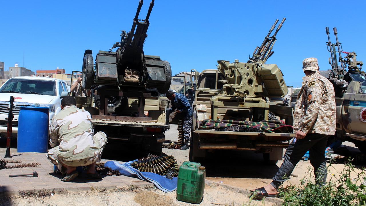 Miliciens de Misrata venus en soutien au GNA, à proximité de la ligne de front en banlieue de Tripoli. [EPA/Keystone - Stringer]