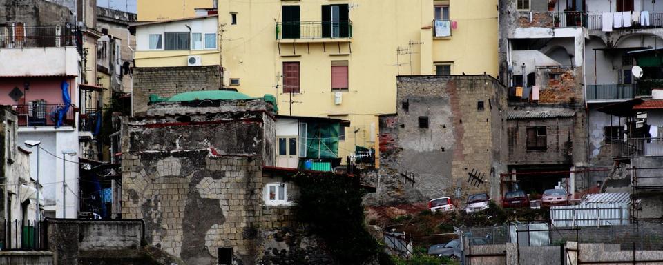 Naples, retour sur le lieu du crime (4/10): les bons et les méchants [Lynne McGregor]