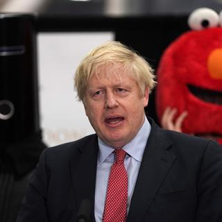 Le Premier ministre Boris Johnson attend les résultats des élections générales britanniques le 13 décembre 2019. [EPA/Keystone - Will Oliver]