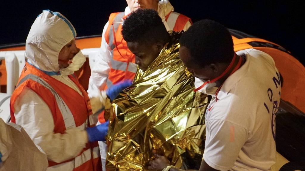 L'évacuation d'un jeune migrant du Sea-Watch [AFP - Handout / Sea Watch]