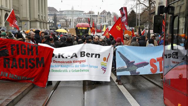 Une manifestation contre le racisme dans les rues de Berne en 2017. [Keystone - Peter Klaunzer]