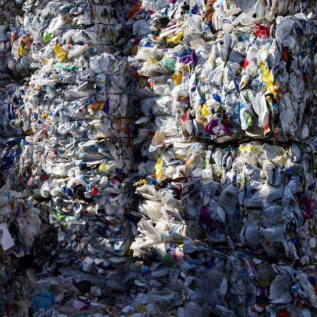 Des déchets en plastique, photographiés en Suisse alémanique. [Keystone - Alexandra Wey]