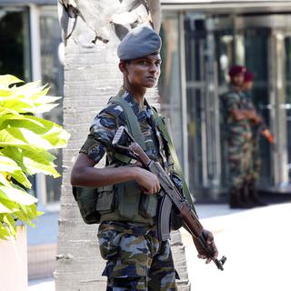 Les forces de sécurité sri-lankaises à pied d'oeuvre depuis la vague d'attentats à Colombo. [EPA/Keystone - M. A. Pushpa Kumara]