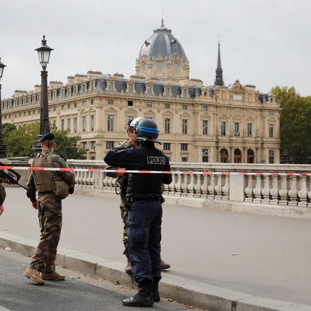 Un homme a agressé à l'arme blanche des policiers à la préfecture de police de Paris. [Reuters - Philippe Wojazer]